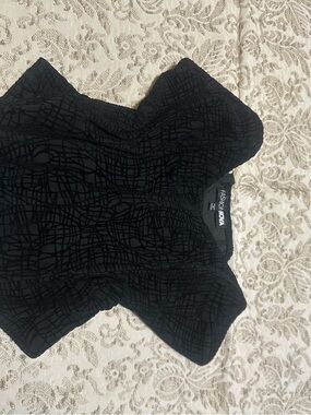 Fashion Nova Black Textured Short Sleeve Crop Top